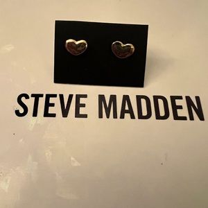 NWOT Steve Madden heart earrings